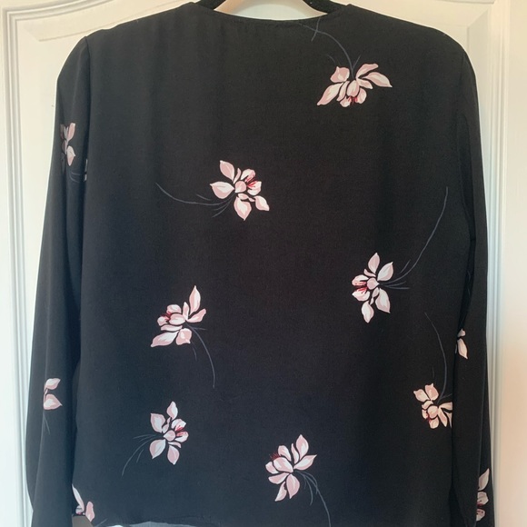 Black floral blouse - Picture 2 of 2